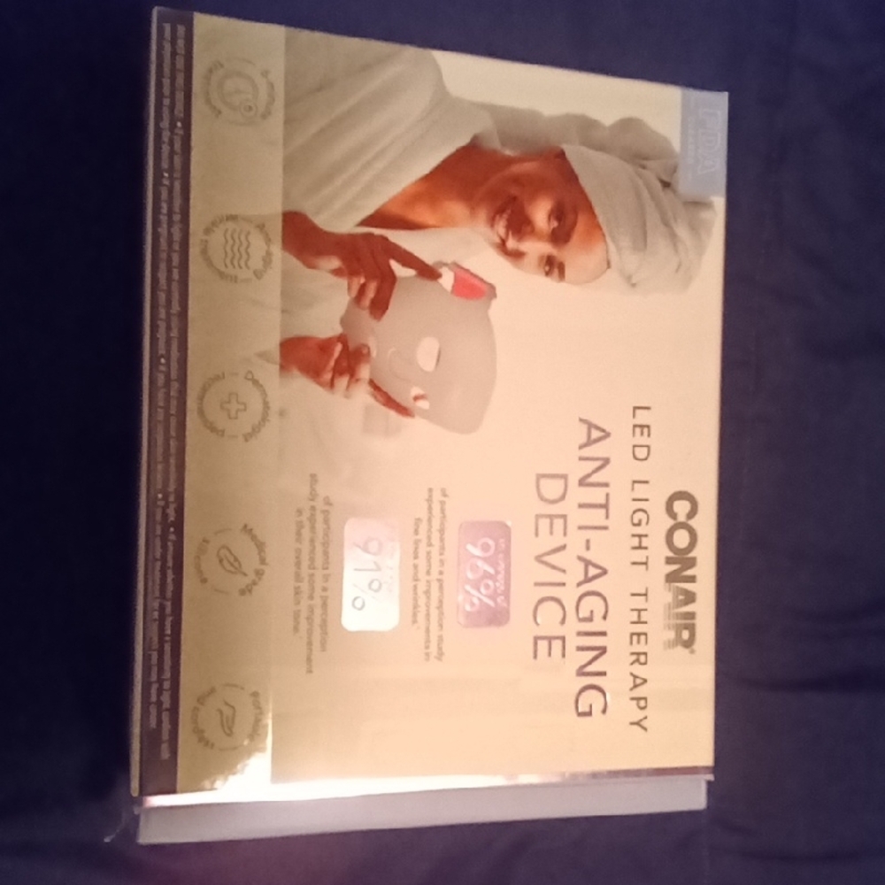 Conair LED Light Therapy Anti-Aging Device - Gold